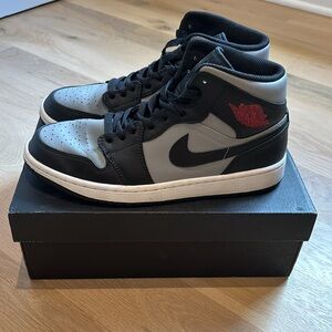 Air Jordan 1 Mids Size 9